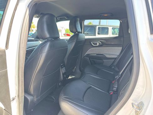 Used 2024 Jeep Compass Latitude AWD/4WD image 15
