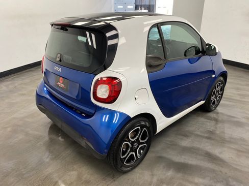Used 2017 smart fortwo Prime RWD image 6