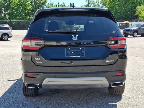 Used 2023 Honda Pilot Touring image 8