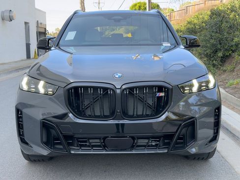 New 2026 BMW X5 M60i w/ Executive Package image 2
