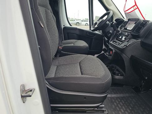 Used 2025 RAM ProMaster 2500 w/ U-Haul Equipment Group FWD image 5