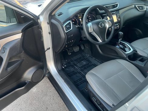 Used 2014 Nissan Rogue SV w/ SV Premium Package image 16