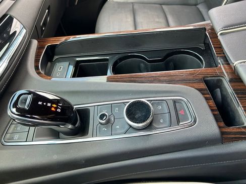 Used 2023 Cadillac Escalade ESV Premium Luxury AWD/4WD image 33