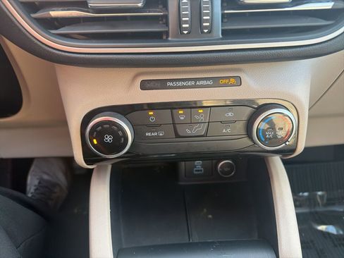 Used 2021 Ford Escape SE image 25