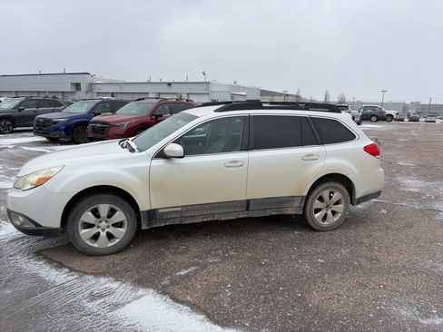 Used 2011 Subaru Outback 2.5i Premium image 2