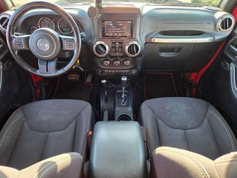 Used 2015 Jeep Wrangler Unlimited Sahara w/ Connectivity Group AWD/4WD image 14