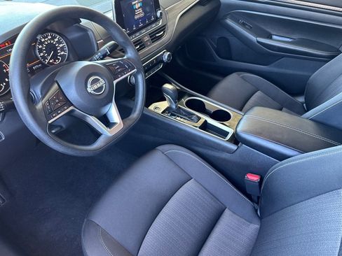 Used 2024 Nissan Altima 2.5 SV image 4
