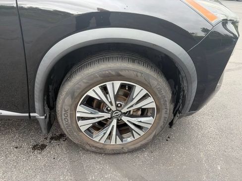 Used 2022 Nissan Rogue SV AWD/4WD image 2
