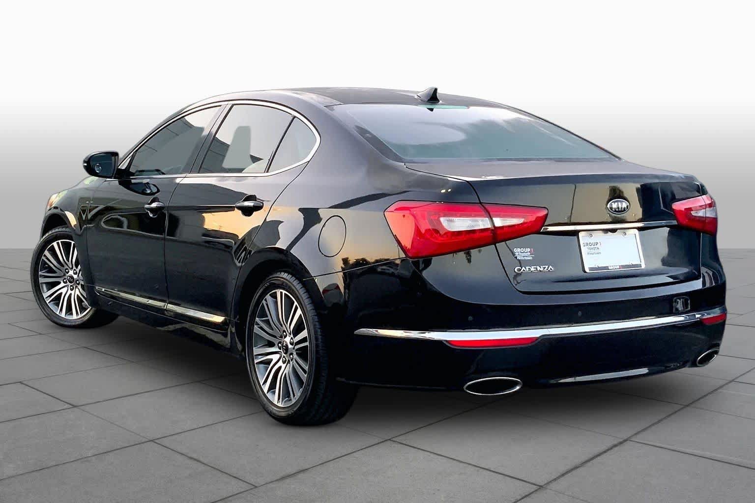 Used 2015 Kia Cadenza Premium w/ Luxury Package FWD image 11