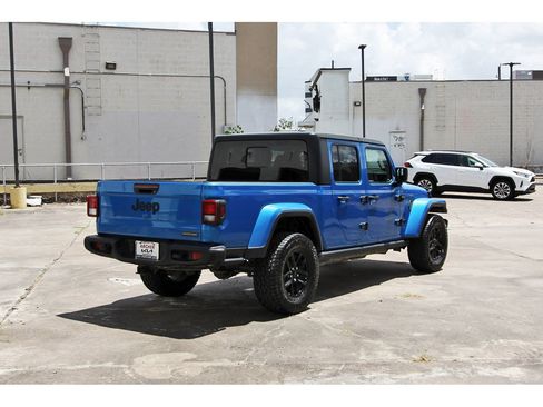 Used 2023 Jeep Gladiator Sport AWD/4WD image 5