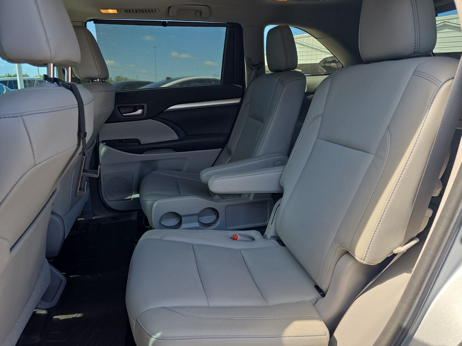 Used 2017 Toyota Highlander XLE FWD image 11