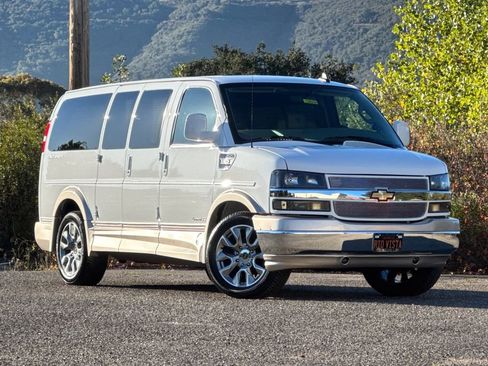 Used 2023 Chevrolet Express 2500 RWD image 2
