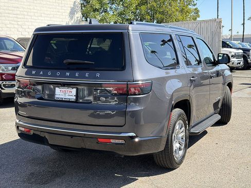 Used 2023 Jeep Wagoneer 4WD image 5