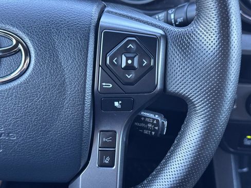 Used 2019 Toyota Tacoma TRD Sport image 12