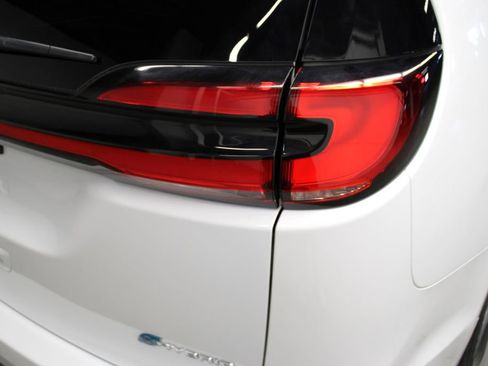 Used 2023 Chrysler Pacifica Pinnacle image 44