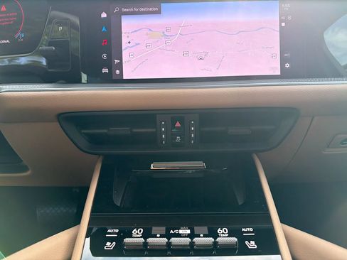 Certified 2024 Porsche Cayenne AWD/4WD image 50
