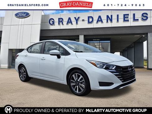 Used 2023 Nissan Versa SV FWD image 1