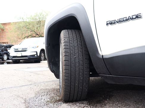 Used 2020 Jeep Renegade Latitude w/ Popular Equipment Group image 6