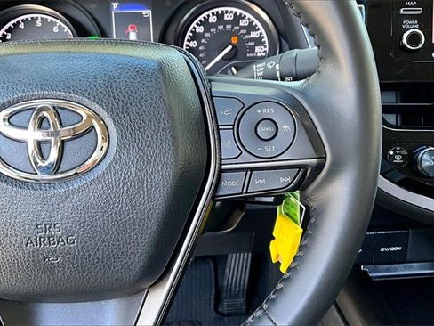 Used 2024 Toyota Camry SE image 11