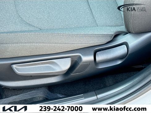 New 2025 Kia K4 LXS FWD image 22