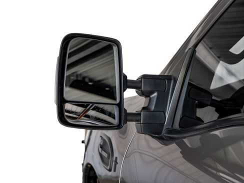 Used 2018 Nissan Titan SL w/ Midnight Edition AWD/4WD image 38