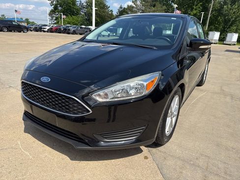 Used 2016 Ford Focus SE w/ SE Cold Weather Package FWD image 2