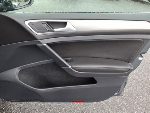Used 2015 Volkswagen Golf TDI S image 17