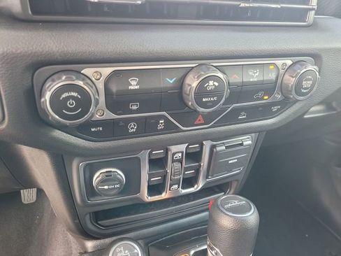 New 2025 Jeep Gladiator Sport image 25