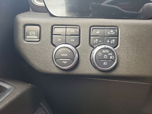 Used 2024 GMC Sierra 2500 SLT w/ SLT Premium Package AWD/4WD image 31