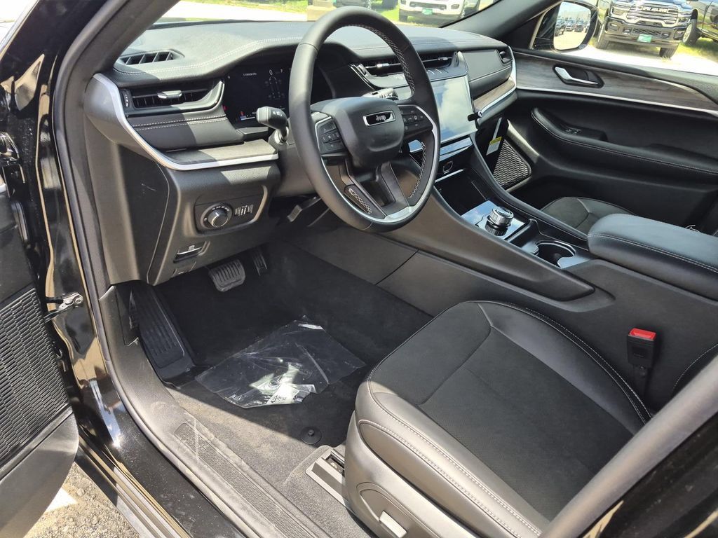 New 2026 Jeep Grand Cherokee L 2WD image 12
