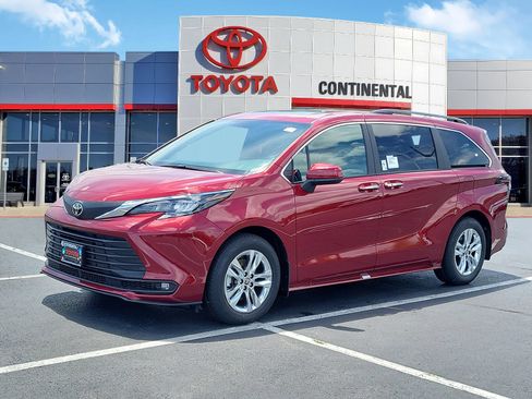New 2026 Toyota Sienna XLE FWD image 3