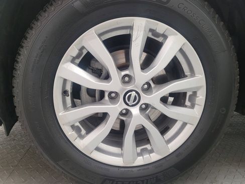 Used 2017 Nissan Rogue SV AWD/4WD image 31