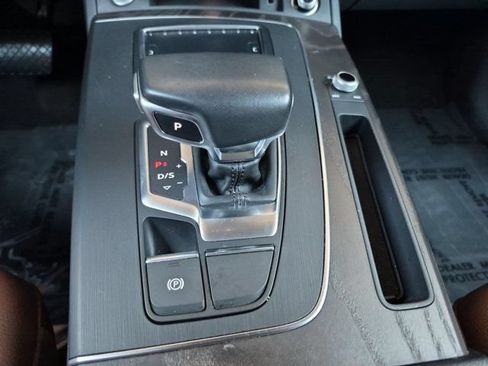 Used 2018 Audi Q5 2.0T Premium Plus w/ Premium Plus Package AWD/4WD image 12