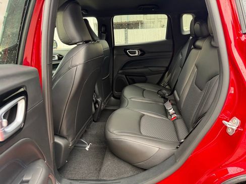 New 2026 Jeep Compass Latitude image 25