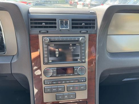 Used 2013 Lincoln Navigator 4WD image 23