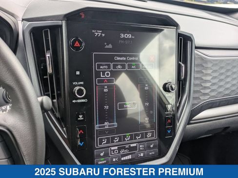Used 2025 Subaru Forester Premium AWD/4WD image 24