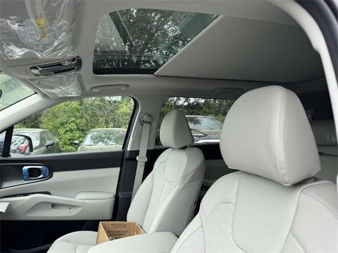 New 2025 Kia Sorento S w/ Panoramic Sunroof Package image 14