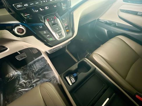 Certified 2024 Honda Odyssey Touring image 25