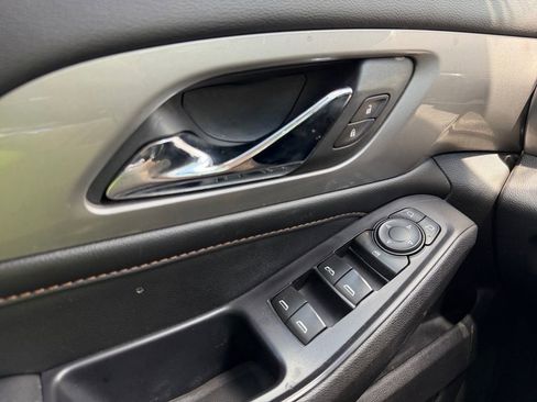 Used 2018 Chevrolet Traverse LT FWD image 21