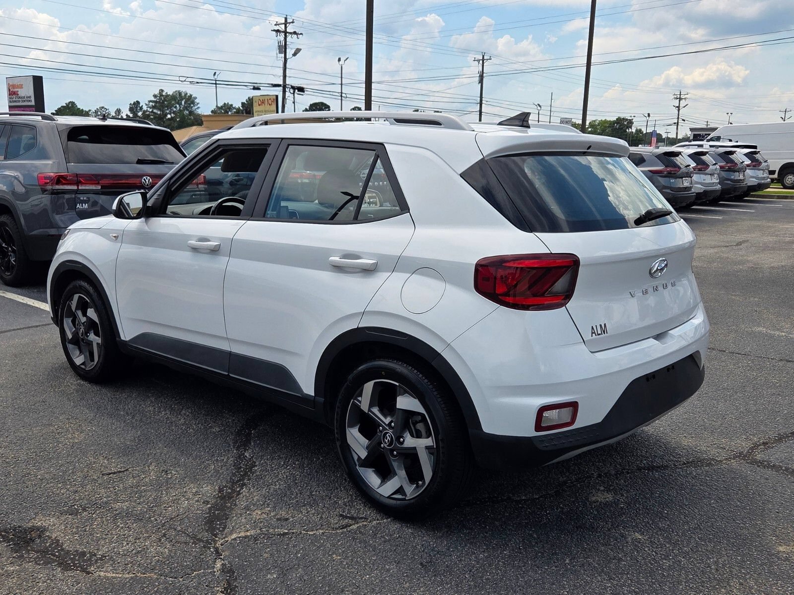 Used 2021 Hyundai Venue SEL FWD image 9