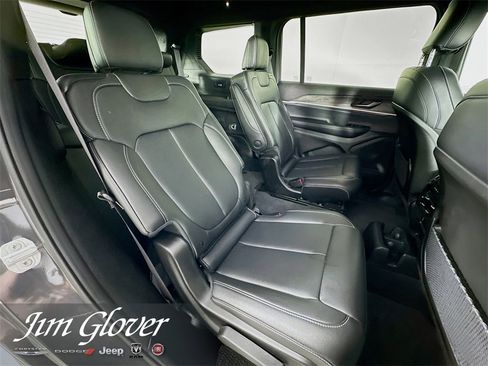 Used 2025 Jeep Grand Cherokee L Limited image 21