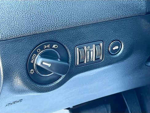 Used 2018 Chrysler 300 Touring image 10