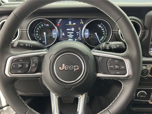 Used 2023 Jeep Wrangler Unlimited Sahara w/ Cold Weather Group AWD/4WD image 15