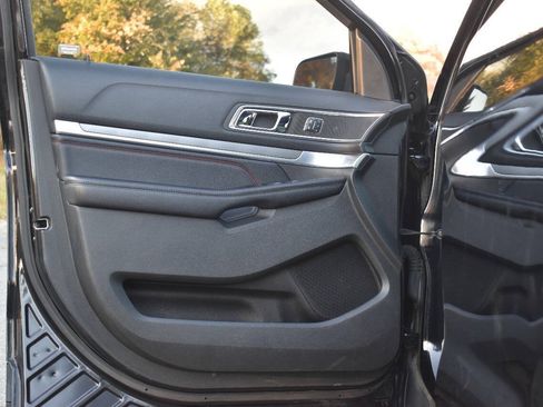 Used 2016 Ford Explorer Sport w/ Equipment Group 401A AWD/4WD image 8