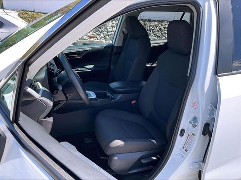 Used 2025 Toyota RAV4 LE AWD/4WD image 10