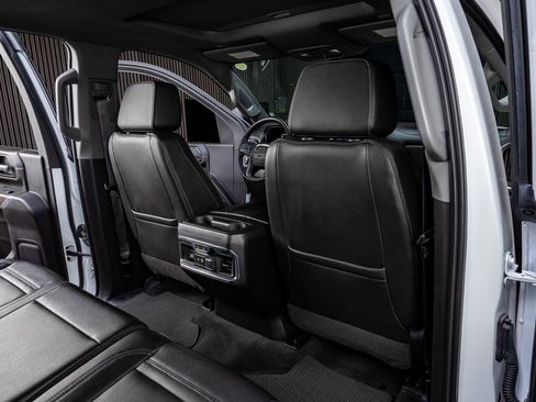 Used 2023 GMC Sierra 3500 Denali w/ Denali Ultimate Package image 32