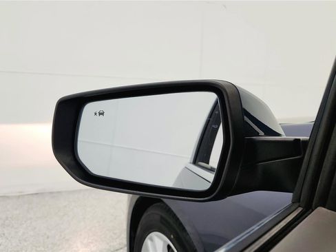 Used 2018 Chevrolet Malibu Hybrid w/ Driver Confidence Package image 2