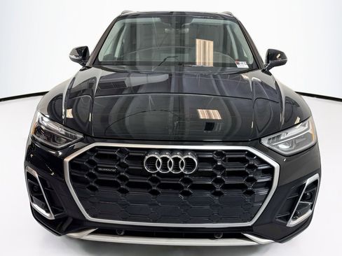 Used 2024 Audi Q5 e Premium w/ Convenience Package image 2