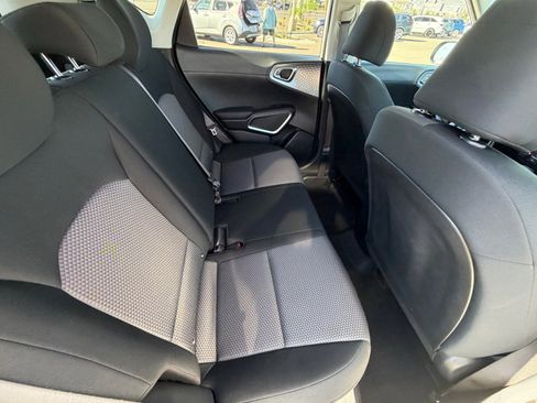 Used 2025 Kia Soul LX image 12