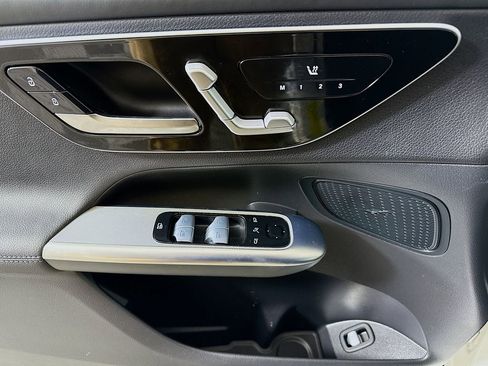 Used 2024 Mercedes-Benz GLC 300 4MATIC image 17